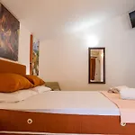 Apartments & Studios Tomanovic